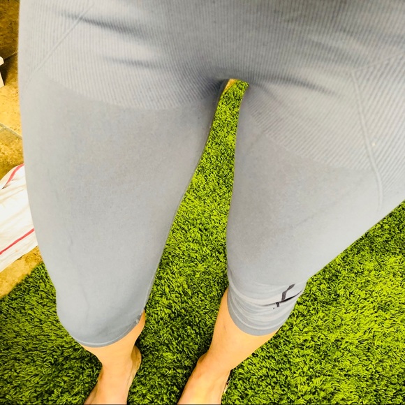 Electric Yoga Capris - Picture 6 of 7